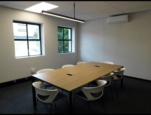 130M² OFFICE TO LET IN HYDE PARK